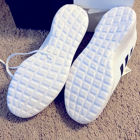 NWT Mens adidas running shoes size 9.5 - Picture 2 of 2